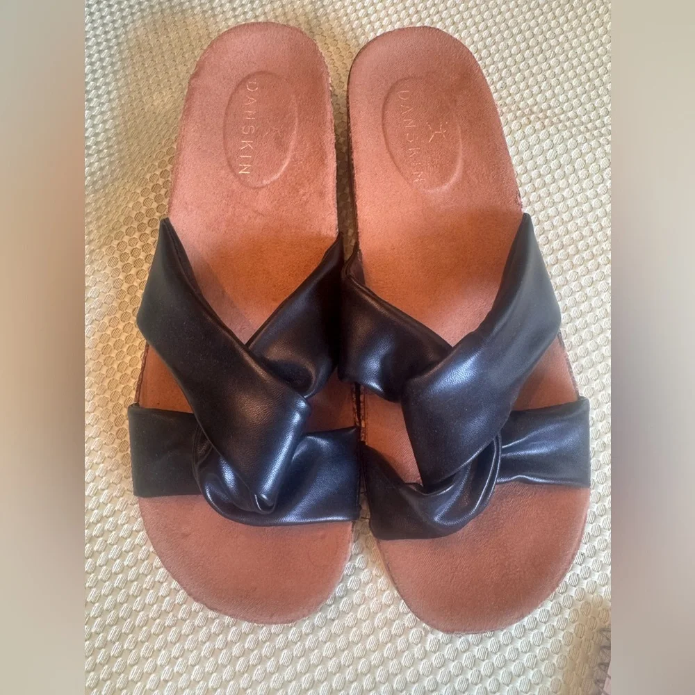Danskin Size 10 cork slip on sandal “faith“ in black, vegan leather. NWOT